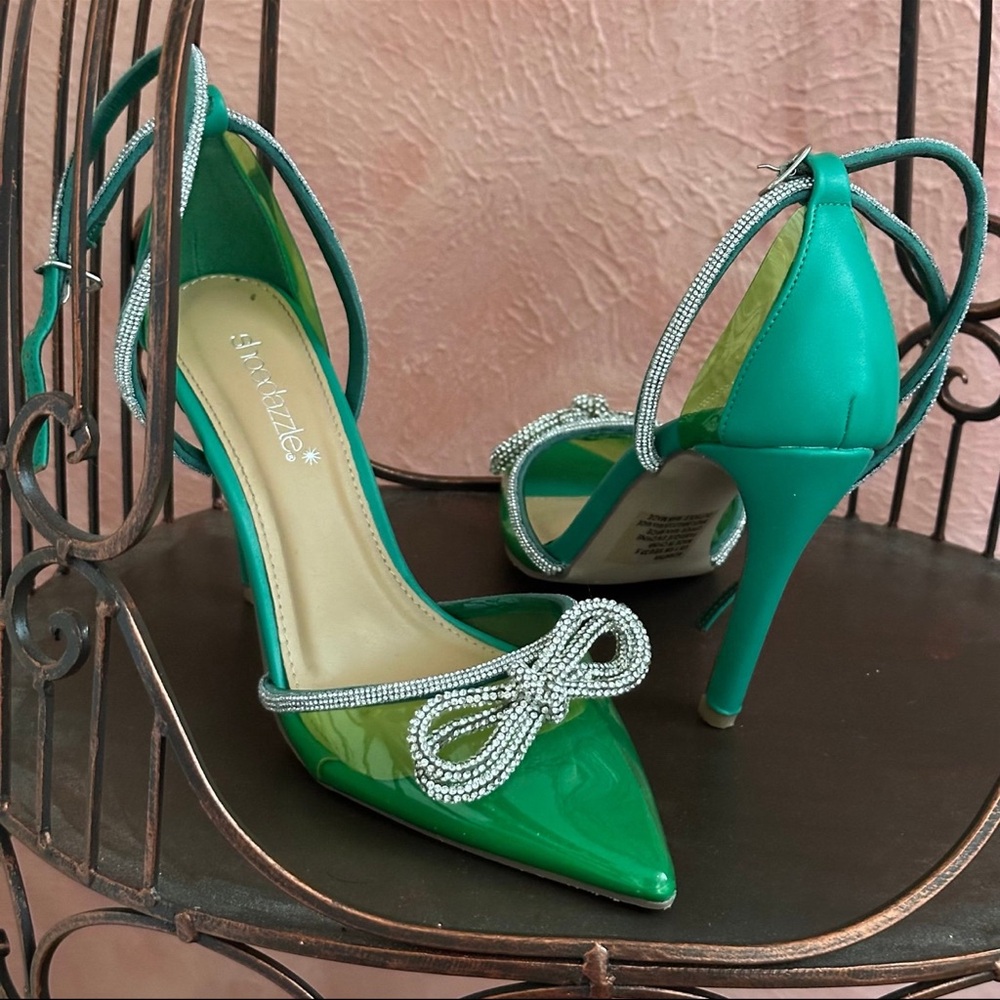 Shoe Dazzle Green Heels with Silver Bow - Picture 2 of 5